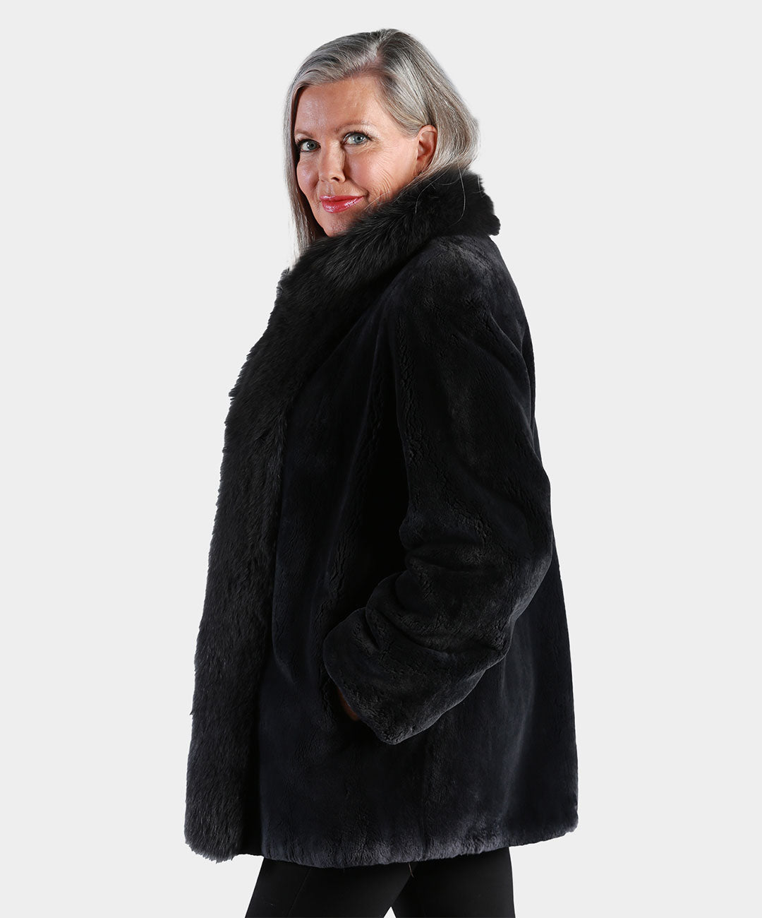 Schwarze Damenjacke aus geschorenem Nerzpelz mit Fuchs-Smoking