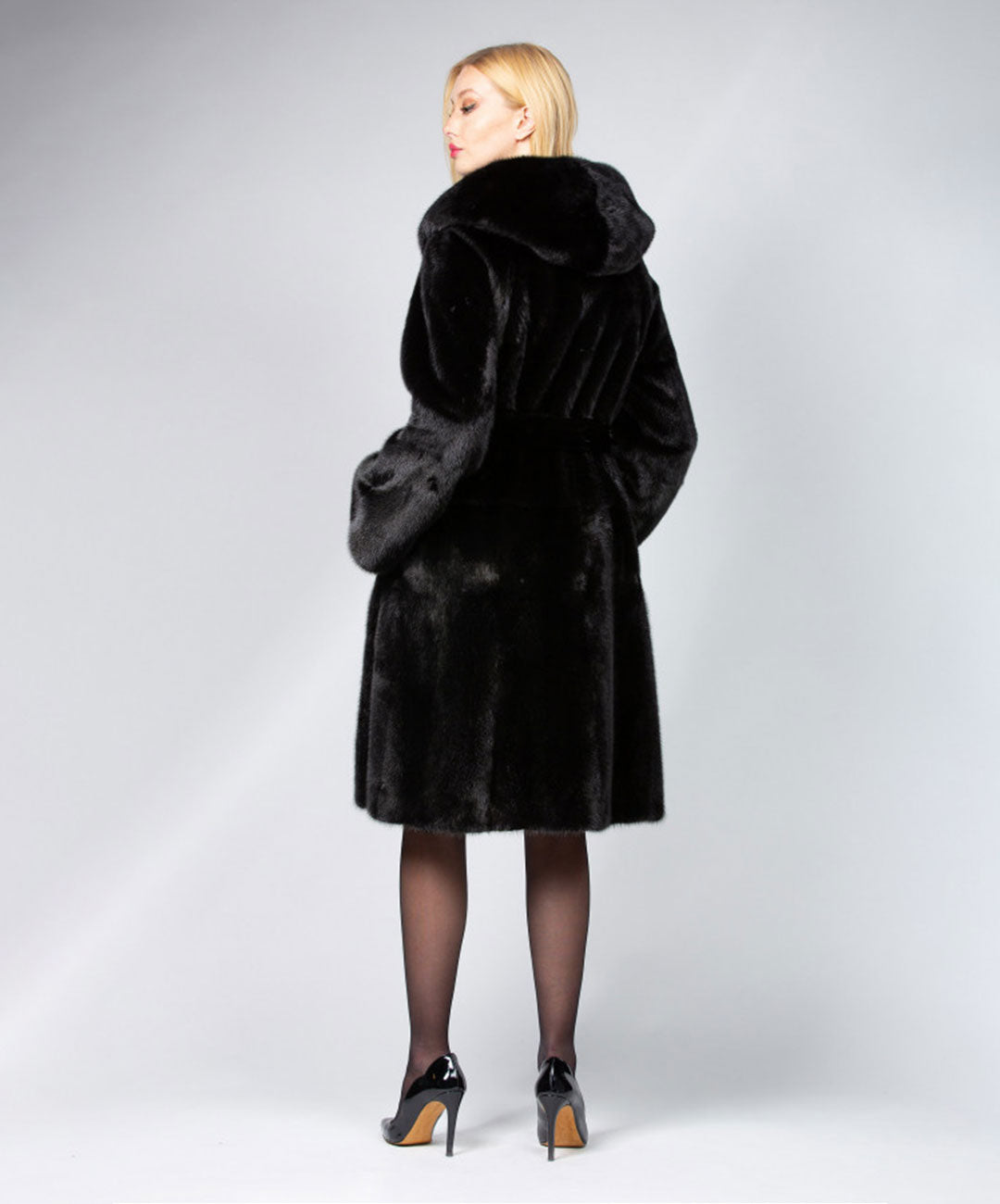 Schwarzer langer Nerzmantel für Damen mit Kapuze