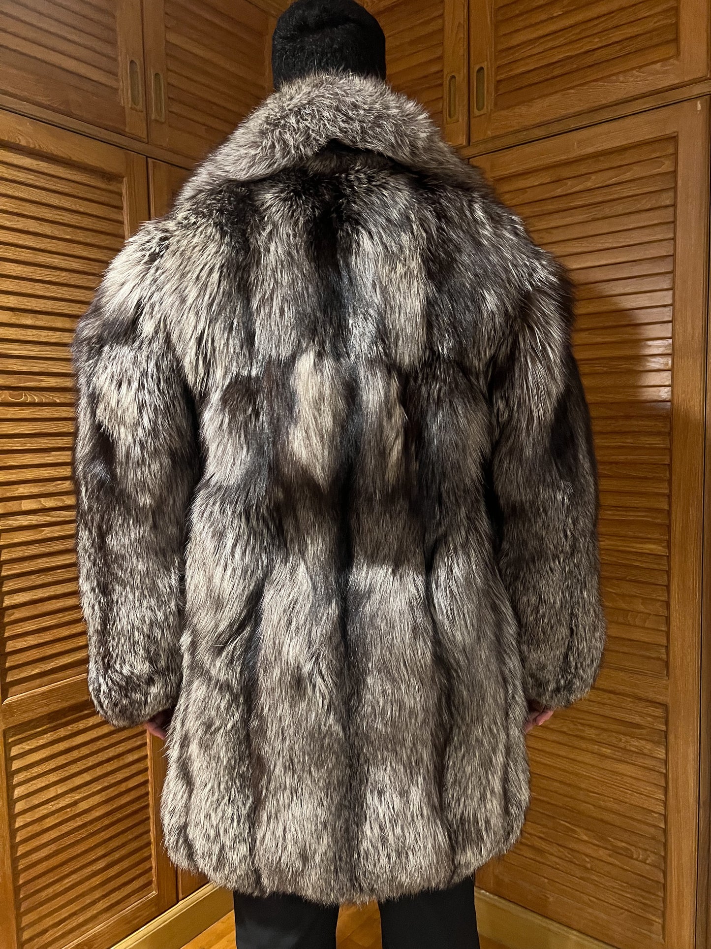 Pre-Owned: Men's 3/4 Silver Fox Fur Coat