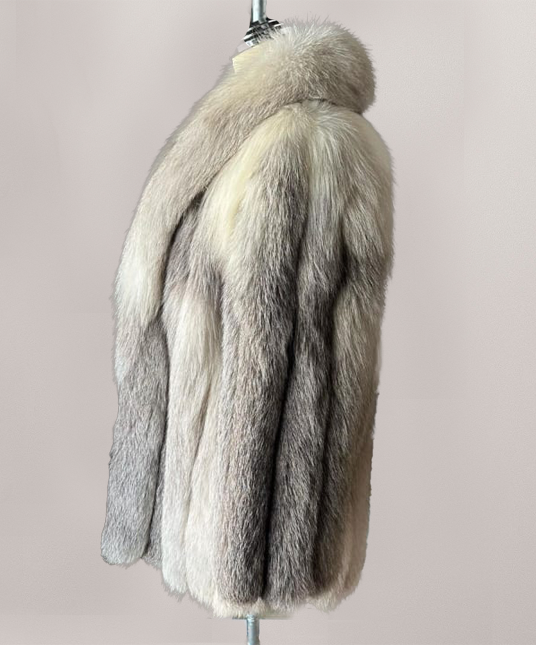 Damenmantel aus Platinfuchspelz