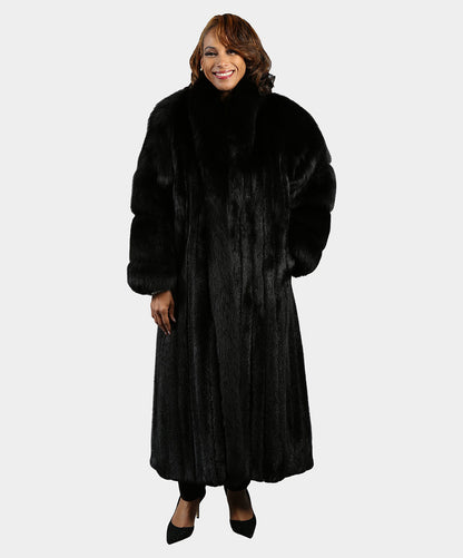 Damen-Ranch-Nerzmantel mit Ärmeln aus schwarzem Fuchspelz und Smoking-Front