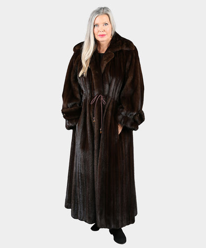 Damenmantel aus Nerzpelz in Natur