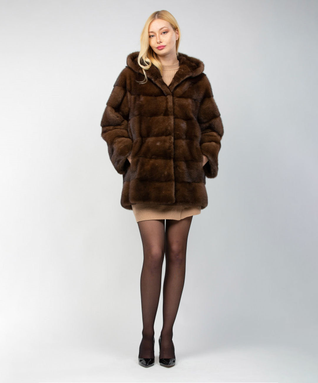 Damen Kurze Nerzjacke in braun