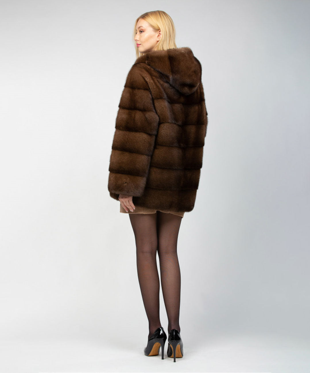 Damen Kurze Nerzjacke in braun