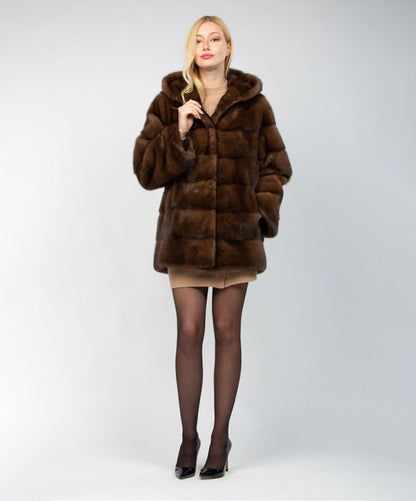 Damen Kurze Nerzjacke in braun