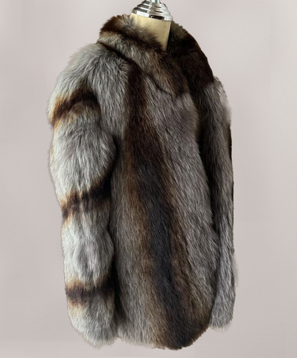Schöner mehrfarbiger Fuchspelzmantel für Damen