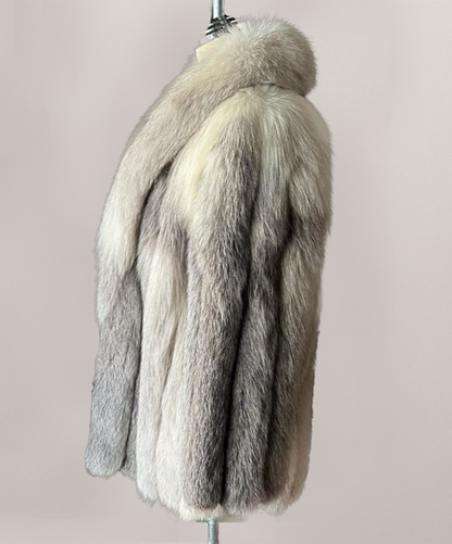 Damenmantel aus Platinfuchspelz